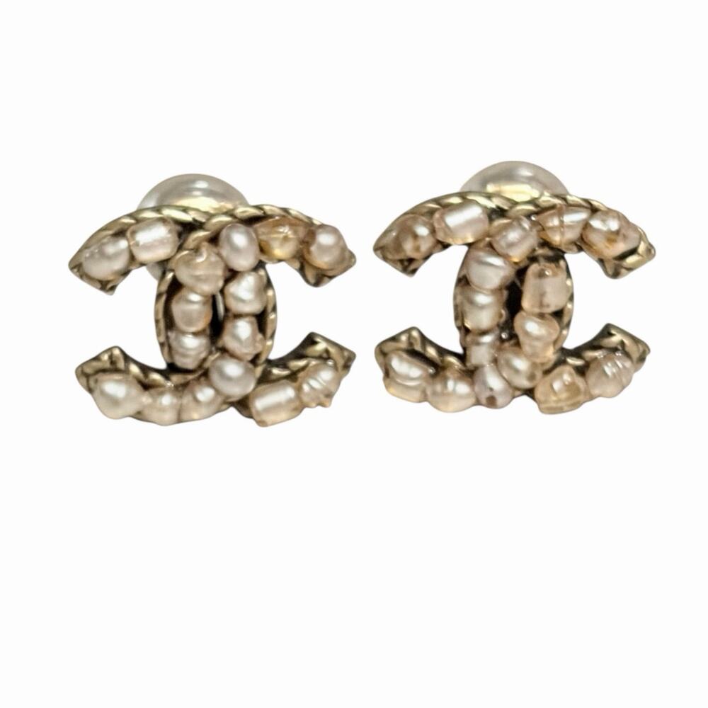 Chanel CC Pearl Clip-On Earrings | Matte Brass | Stamped | Boxed w/ Bag & COA - Picture 11 of 15